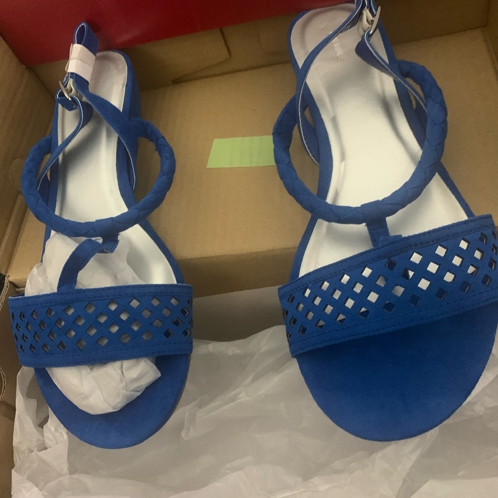 Avenue sandals microsuede fabric size 9w